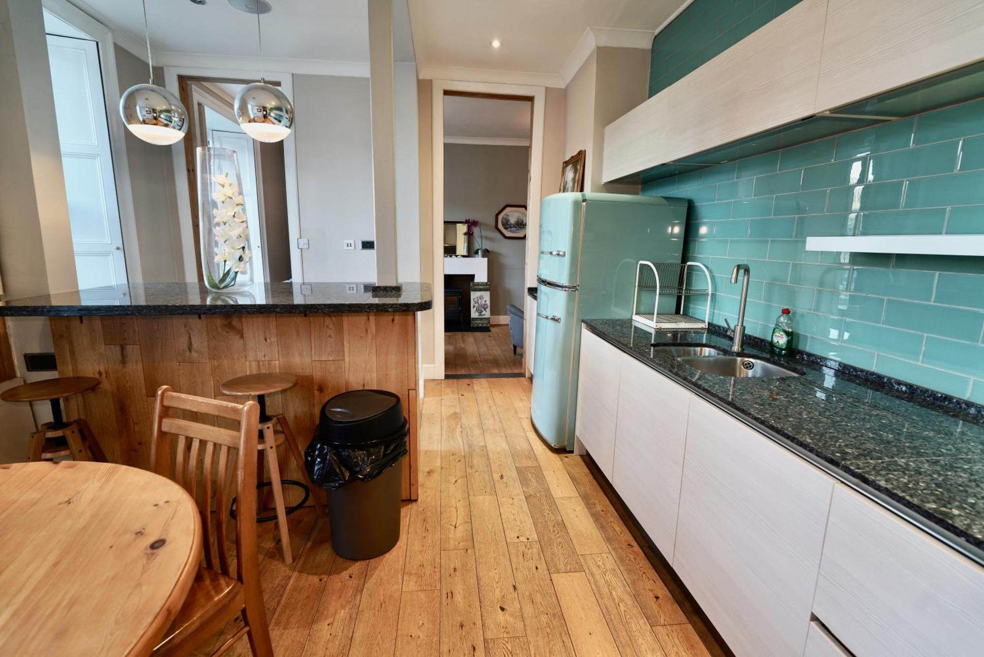 Spacious 2 Bed Apt Next To Royal Mile & Waverley EDI Exterior photo