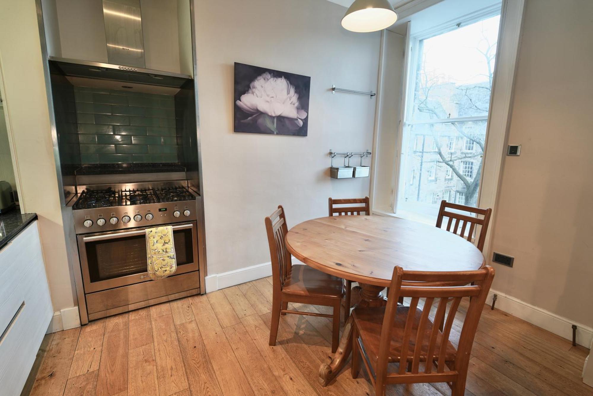 Spacious 2 Bed Apt Next To Royal Mile & Waverley EDI Exterior photo