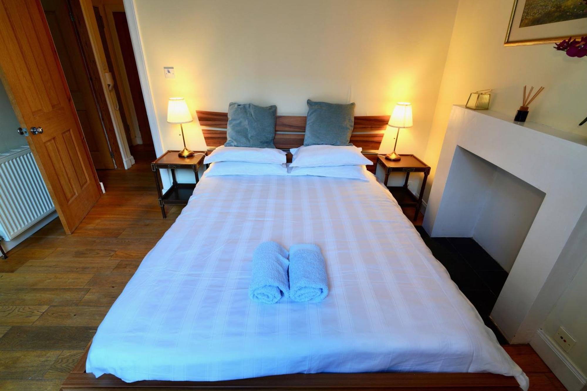 Spacious 2 Bed Apt Next To Royal Mile & Waverley EDI Exterior photo