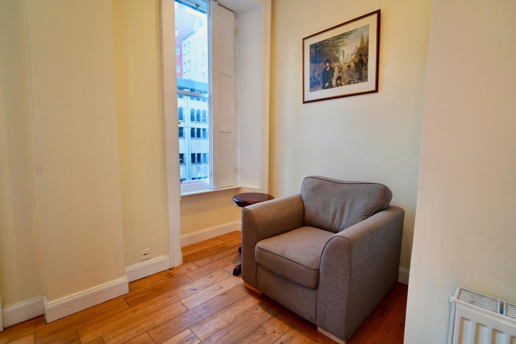 Spacious 2 Bed Apt Next To Royal Mile & Waverley EDI Exterior photo